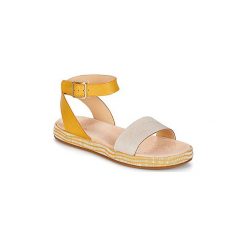 Sandały Clarks BOTANIC IVY. Żółte sandały damskie marki Clarks, bez wzorów, bez obcasa, bez zapięcia. Za 319,20 zł.
