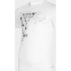 T-shirt męski. T-shirty męskie xxl, bez wzorów, z bawełny, bez kołnierzyka. Za 59,99 zł.