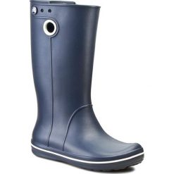 Kalosze CROCS - Crocband Jaunt Womens 10970 Navy. Niebieskie buty zimowe damskie marki Crocs, z tworzywa sztucznego. W wyprzedaży za 169,00 zł.
