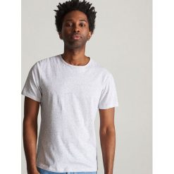 T-shirt z melanżowej dzianiny - Biały. Białe t-shirty męskie Reserved, s, bez wzorów, z dzianiny, bez kołnierzyka. Za 29,99 zł.