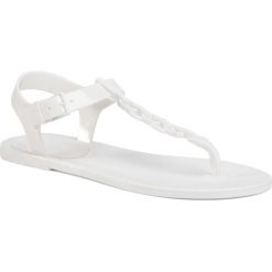 Sandały CALVIN KLEIN - Jora B4E7984 White. Białe klapki damskie Calvin Klein, bez wzorów, z tworzywa sztucznego, bez obcasa, na obcasie. W wyprzedaży za 189,00 zł.