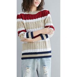 Sweter w kolorze beżowym ze wzorem. Brązowe swetry damskie Amato Rizzi, w paski, z długim rękawem, długie, bez kaptura. W wyprzedaży za 129,95 zł.