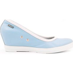 Półbuty na koturnie - skóra naturalna - model 024 - kolor niebieski. Niebieskie półbuty damskie Zapato, z nadrukiem, z jeansu, eleganckie, na wysokim obcasie, na platformie, bez zapięcia. W wyprzedaży za 202,30 zł.