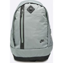 Nike - Plecak. Żółte plecaki męskie marki Nike Sportswear, w paski, z poliesteru. W wyprzedaży za 149,90 zł.