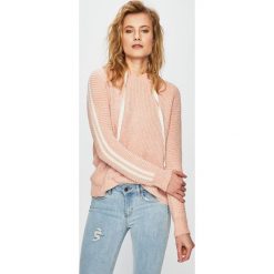 Answear - Sweter. Różowe swetry damskie ANSWEAR, s, bez wzorów, z poliesteru, z krótkim rękawem, krótkie, z kapturem. W wyprzedaży za 119,90 zł.