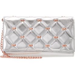 Ted Baker CAMBRE QUILTED BOW XBODY MATINEE Portfel silver. Szare portfele damskie marki Ted Baker. Za 589,00 zł.