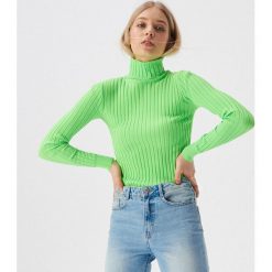 Neonowy sweter z golfem - Zielony. Zielone swetry damskie Sinsay, xl, bez wzorów, bez rękawów, bez kaptura. Za 59,99 zł.