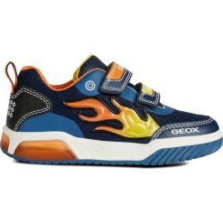 Sneakersy "Inek" w kolorze niebiesko-pomarańczowym. Pomarańczowe trampki chłopięce geox kids, z aplikacjami, z gumy, bez zapięcia. W wyprzedaży za 139,95 zł.