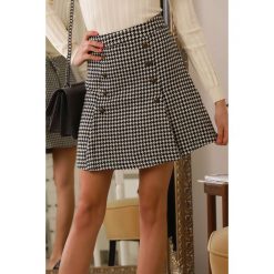 Spódnica DIVLENA. Czarne spódniczki damskie IVET, na co dzień, z aplikacjami, z materiału, eleganckie, z podwyższonym stanem, krótkie, mini. W wyprzedaży za 49,00 zł.