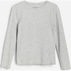Koszulka z bawełny organicznej -. Koszulki damskie Reserved, bez wzorów, z bawełny, bez kołnierzyka, bez rękawów. Za 29,99 zł.