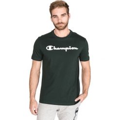 Champion Koszulka Zielony. Zielone podkoszulki męskie Champion, m, z nadrukiem, z bawełny, krótkie. Za 111,95 zł.