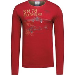 T-shirt AERONAUTICA MILITARE. Czerwone t-shirty męskie Aeronautica Militare, m, moro, militarne, z włoskim kołnierzykiem, długie. W wyprzedaży za 156,00 zł.
