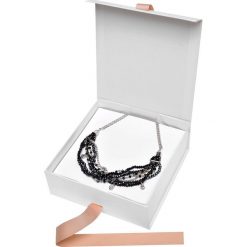 NASZYJNIK Z KORALIKÓW. Niebieskie naszyjniki damskie marki Top Secret, srebrne. W wyprzedaży za 24,99 zł.