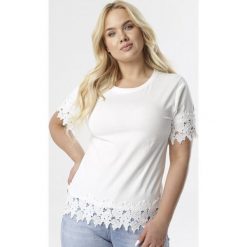 Biała Bluzka Mellorinda. Białe bluzki damskie Born2be, xl, bez wzorów, bez kołnierzyka, bez rękawów. W wyprzedaży za 49,99 zł.