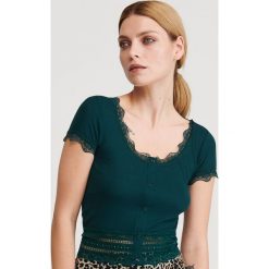 Bluzka z koronką - Khaki. Brązowe bluzki damskie Reserved, xl, w koronkowe wzory, z koronki, bez kołnierzyka, bez rękawów. W wyprzedaży za 19,99 zł.