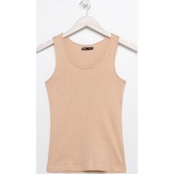 Gładki top basic - Beżowy. Brązowe topy damskie Sinsay, s, bez wzorów, bez kołnierzyka. Za 15,99 zł.