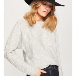 Sweter z błyszczącym włóknem - Jasny szar. Swetry damskie Reserved, m, bez wzorów, z włókna, bez rękawów, bez kaptura. W wyprzedaży za 19,99 zł.