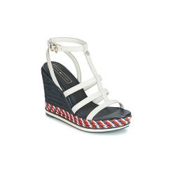 Sandały Tommy Hilfiger VANCOUVER 7A. Białe sandały damskie TOMMY HILFIGER, bez wzorów, bez obcasa, bez zapięcia. Za 363,30 zł.