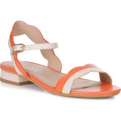 Buty damskie. Żółte sandały dziewczęce Wittchen, ze skóry, ze sprzączką. W wyprzedaży za 299,90 zł.