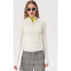 Sweter z rozpinanym golfem - Kremowy. Białe swetry damskie Sinsay, s, bez wzorów, bez rękawów. Za 49,99 zł.