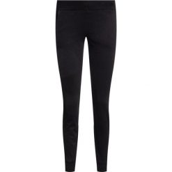 Spodnie dresowe DKNY Sport DP8P1608. Czarne spodnie damskie DKNY Sport, m, z bawełny, sportowe. W wyprzedaży za 229,00 zł.
