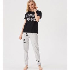 Bawełniana piżama Minnie Mouse - Czarny. Czarne piżamy damskie Sinsay, s, z motywem z bajki, z bawełny, bez rękawów. Za 69,99 zł.