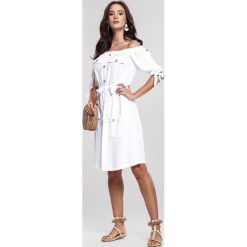 Biała Sukienka Softness. Białe sukienki damskie other, bez wzorów, sportowe, bez kołnierzyka, bez rękawów, mini, sportowe. Za 69,99 zł.