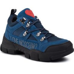 Sneakersy LOVE MOSCHINO - JA15554G08JG275A Blu/Blu. Niebieskie półbuty damskie Love Moschino, z zamszu. Za 999,00 zł.