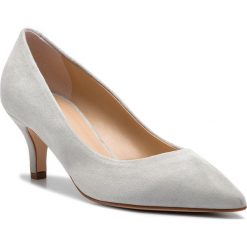 Półbuty SOLO FEMME - 48901-02-G15/000-04-00 Jasny Szary. Szare półbuty damskie Solo Femme, bez wzorów, ze skóry, bez obcasa, na obcasie, bez zapięcia. W wyprzedaży za 209,00 zł.