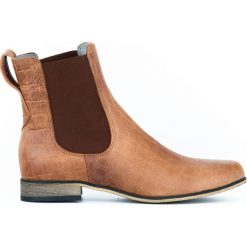 Klasyczne sztyblety z tłoczeniem - skóra naturalna - model 480 - kolor brązowy krokodyl. Pomarańczowe botki damskie Zapato, ze skóry, klasyczne, bez obcasa, bez zapięcia. W wyprzedaży za 279,30 zł.