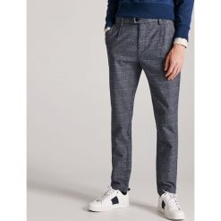 Chinosy w kratę - Granatowy. Niebieskie spodnie męskie Reserved, m. Za 149,99 zł.