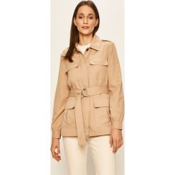 Vero Moda - Kurtka. Kurtki damskie Vero Moda, w paski, z poliesteru, krótkie. W wyprzedaży za 129,90 zł.