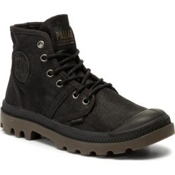Trapery PALLADIUM - Pallabrouse Wax 75535-046-M Black/Dark Gum. Czarne trapery damskie Palladium, z tworzywa sztucznego, bez obcasa, bez zapięcia. W wyprzedaży za 269,00 zł.