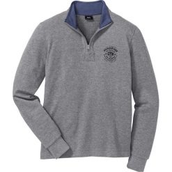 Bluza ze stójką pique Regular Fit bonprix szary melanż. Szare bluzy męskie bonprix, s, z nadrukiem, sportowe, ze stójką, bez rękawów, bez kaptura. Za 54,99 zł.