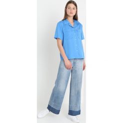 Calvin Klein Jeans POCKET DRAPEY TENCEL SHORT SLEEVE SHIRT Koszula regatta. Niebieskie koszule jeansowe damskie Calvin Klein Jeans, m. Za 399,00 zł.
