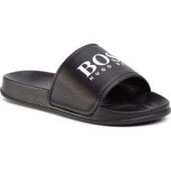 Klapki BOSS - J29199 S Black 09B. Czarne sandały chłopięce Boss, ze skóry ekologicznej, bez zapięcia. Za 149,00 zł.