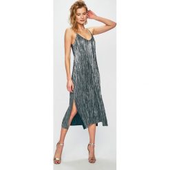 Glamorous - Sukienka. Zielone sukienki damskie Glamorous, na co dzień, s, bez wzorów, z poliesteru, casualowe, bez kołnierzyka, bez rękawów, midi, proste. W wyprzedaży za 119,90 zł.