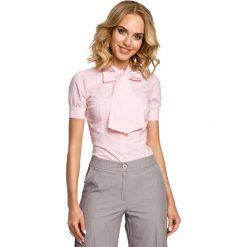IZABELLA Koszula z kokardą i krótkim rękawem - różowa. Różowe koszule damskie marki Moe, s, w kratkę, z elastanu, eleganckie, ze stójką, z krótkim rękawem. Za 119,90 zł.