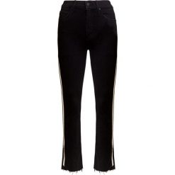Jeansy MOTHER INSIDER CROP STEP FRAY JEAN. Czarne spodnie damskie Mother, z jeansu, z podwyższonym stanem. Za 1320,00 zł.