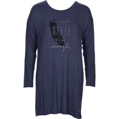 Koszula nocna "Cozy World" w kolorze granatowym. Niebieskie koszule nocne damskie z nadrukiem, z bawełny, z okrągłym kołnierzem. W wyprzedaży za 44,95 zł.