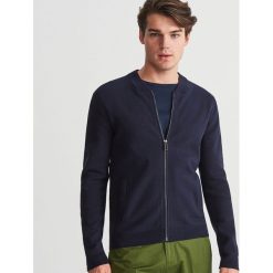 Rozpinany sweter - Granatowy. Niebieskie swetry rozpinane męskie marki Reserved, s. Za 139,99 zł.