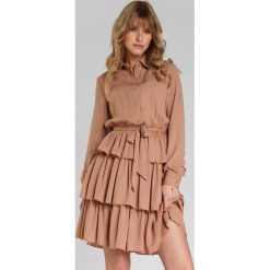 Ciemnobeżowa Sukienka Amellina. Brązowe sukienki dziewczęce Renee, w paski, z tkaniny, bez rękawów, długie, mini, szmizjerki. Za 139,99 zł.