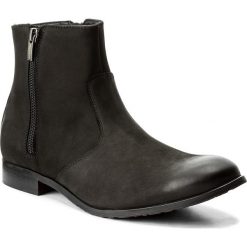 Kozaki KAZAR - Severino 28296-03-00 Czarny. Czarne glany męskie Kazar, na jesień, z nubiku, na zamek. W wyprzedaży za 379,00 zł.