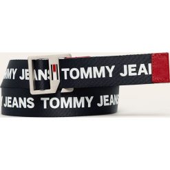 Tommy Jeans - Pasek. Niebieskie paski męskie Tommy Jeans, w paski, z jeansu. W wyprzedaży za 99,90 zł.