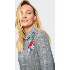 Wiskozowa bluzka w kratę. Bluzki damskie Greenpoint, bez wzorów, z wiskozy, bez kołnierzyka, bez rękawów. Za 79,99 zł.