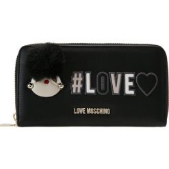 Love Moschino PATCH WALLET Portfel nero. Czarne portfele damskie marki Love Moschino. Za 419,00 zł.