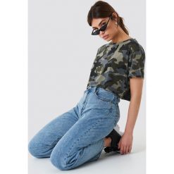 NA-KD Krótki top Army - Multicolor. Szare topy damskie NA-KD, moro, z bawełny, bez kołnierzyka. W wyprzedaży za 32,38 zł.