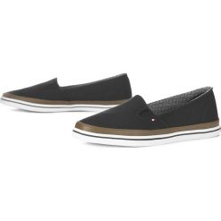TOMMY HILFIGER ICONIC KESHA SLIP ON > FW0FW01656-990. Buty sportowe damskie TOMMY HILFIGER, bez wzorów, ze skóry, sportowe. W wyprzedaży za 219,99 zł.