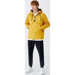 Spodnie jogging. Zielone spodnie męskie Pull&Bear, m, bez wzorów, z dzianiny. Za 69,90 zł.