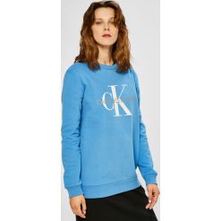 Calvin Klein Jeans - Bluza. Niebieskie bluzy damskie Calvin Klein Jeans, s, z nadrukiem, z bawełny, bez rękawów, bez kaptura. W wyprzedaży za 259,90 zł.